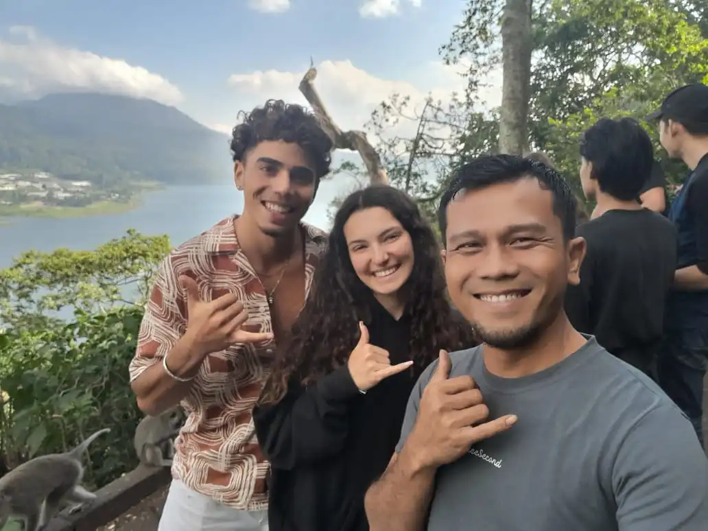 tour driver with client 4 in bali