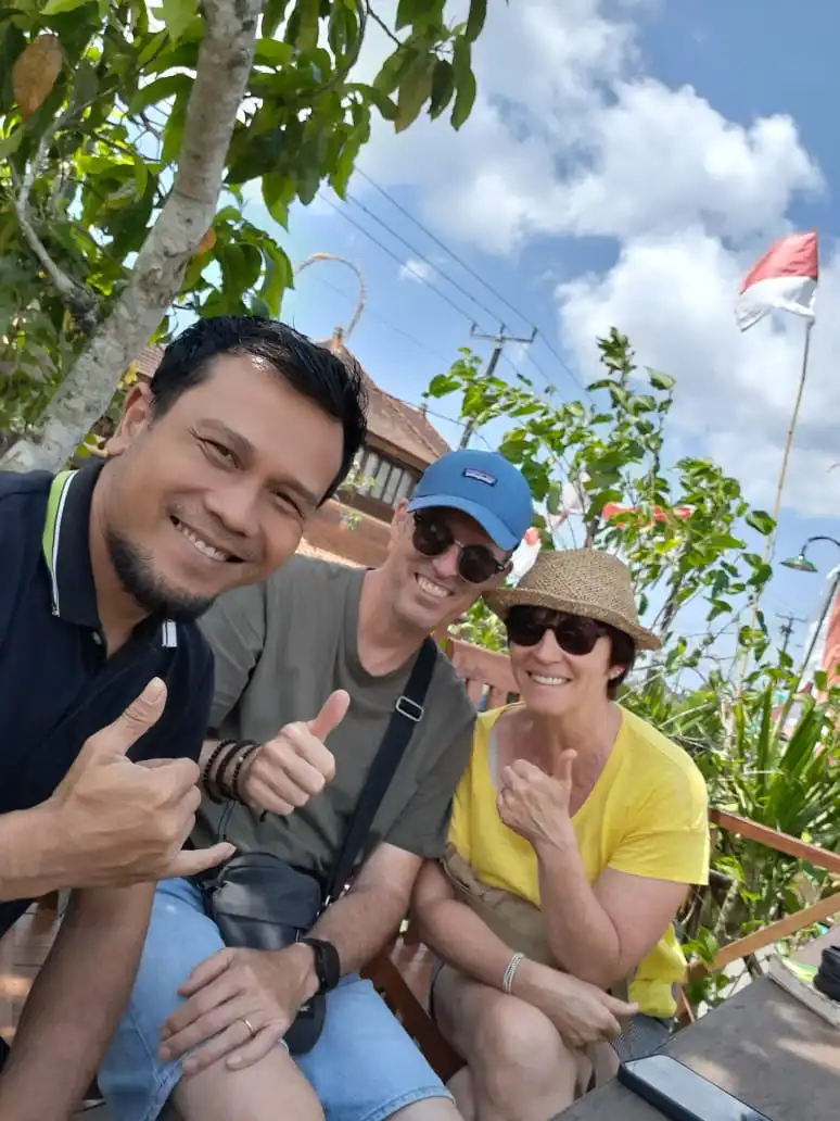 tour driver with client 5 in bali